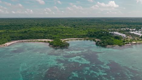 Bayahibe-coast-surrounded-by-lush-vegetation,-La-Romana-in-Dominican-Republic