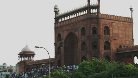 time lapse shot of people at mosque, jama masjid,delhi,india