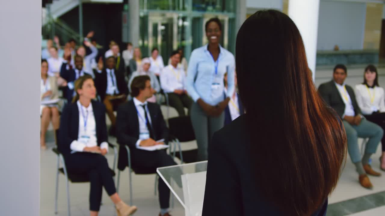 Female speaker speaks in a business seminar 4k