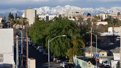 Schneebedeckte-San-Gabriel-Mountains-Vom-MacArthur-Park,-Los-Angeles-Nach-Dem-Historischen-Schneesturm-Im-Februar-2023