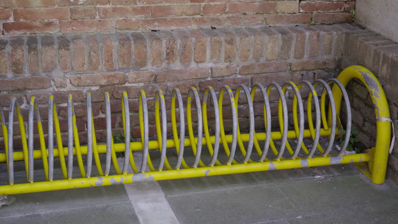Ground empty rack for parking bicycles