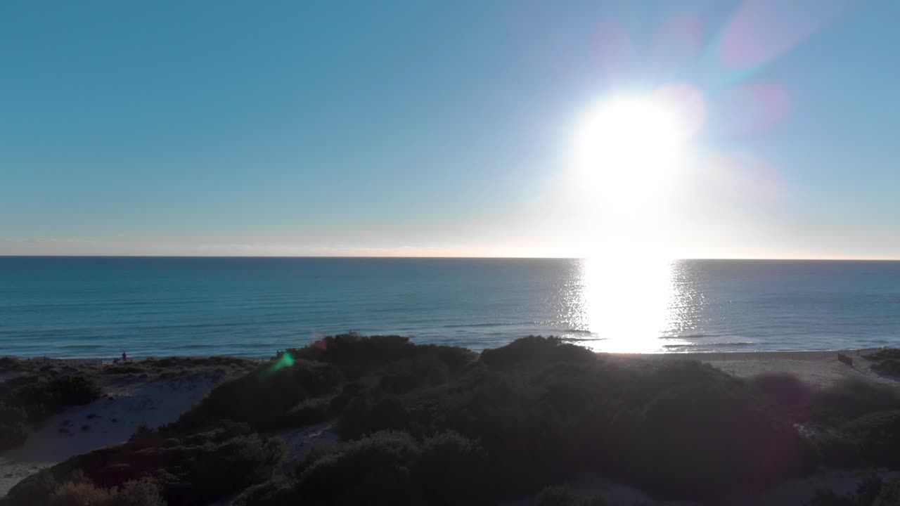 해안 해가 지는 모습