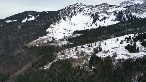 fronalpstock glarus suiza casas en las laderas de la montaña