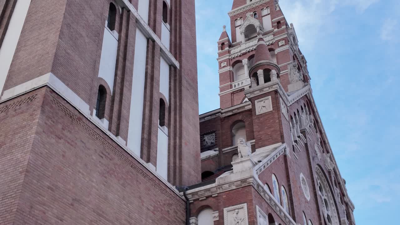 Detailed pan across the Votive Church, showcasing its historic Neo-Romanesque design and architectural craftsmanship