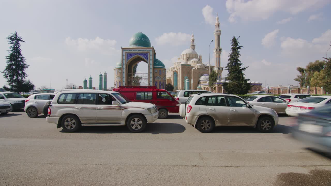 la hermosa mezquita de jalil khayat en erbil, irak