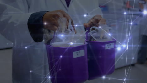 animación de la red de conexiones a través de médicos biraciales que sostienen cubos