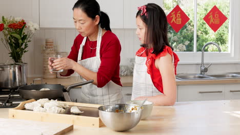 Madre,-Aprendizaje-Y-Cocina-Familiar-En-Casa-Asiática