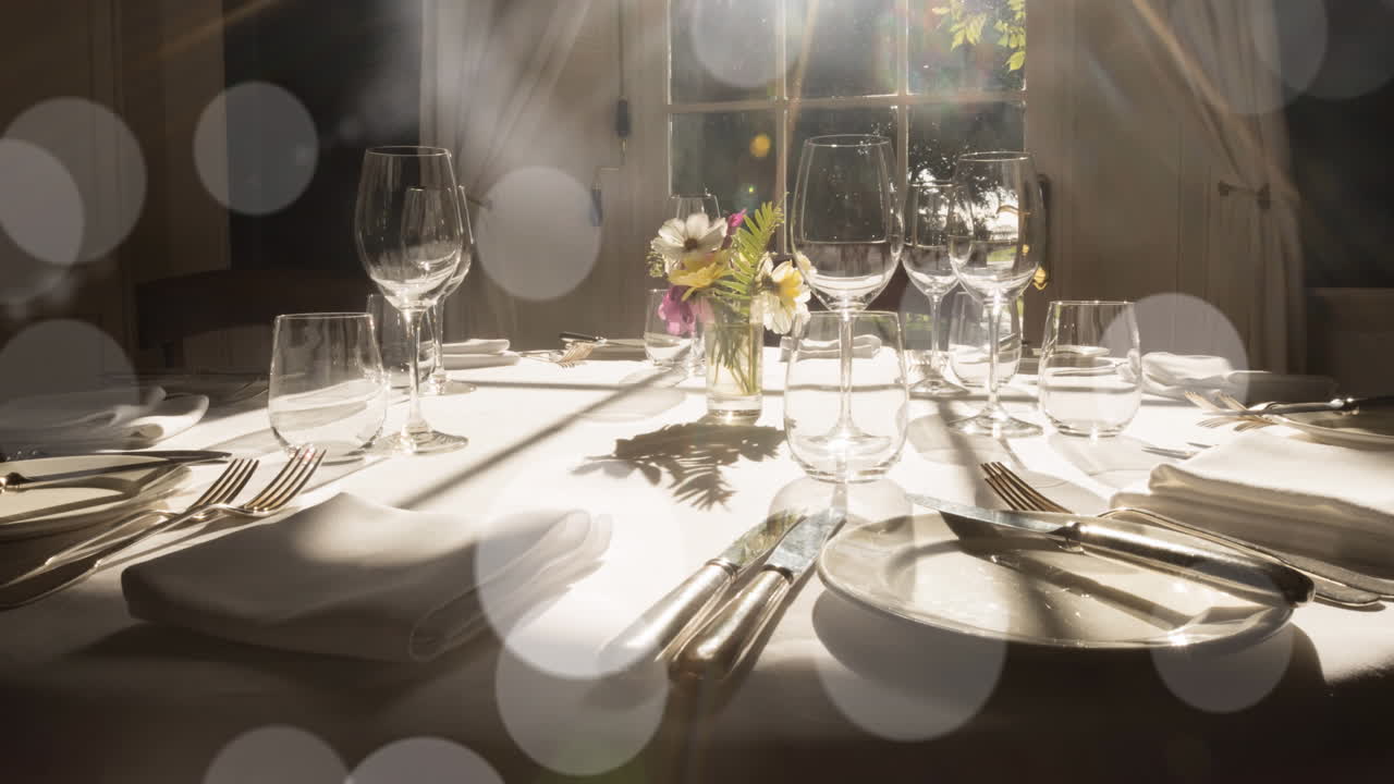 식탁 내부의 빛 반점의 애니메이션