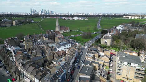 Drohne-Von-Blackheath-Im-Südosten-Londons,-Luftaufnahme-Der-Skyline-Der-Stadt-Im-Hintergrund