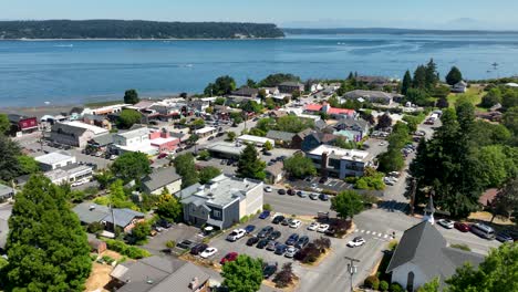 Drone-shot-of-the-seafaring-town-Langley,-Washington