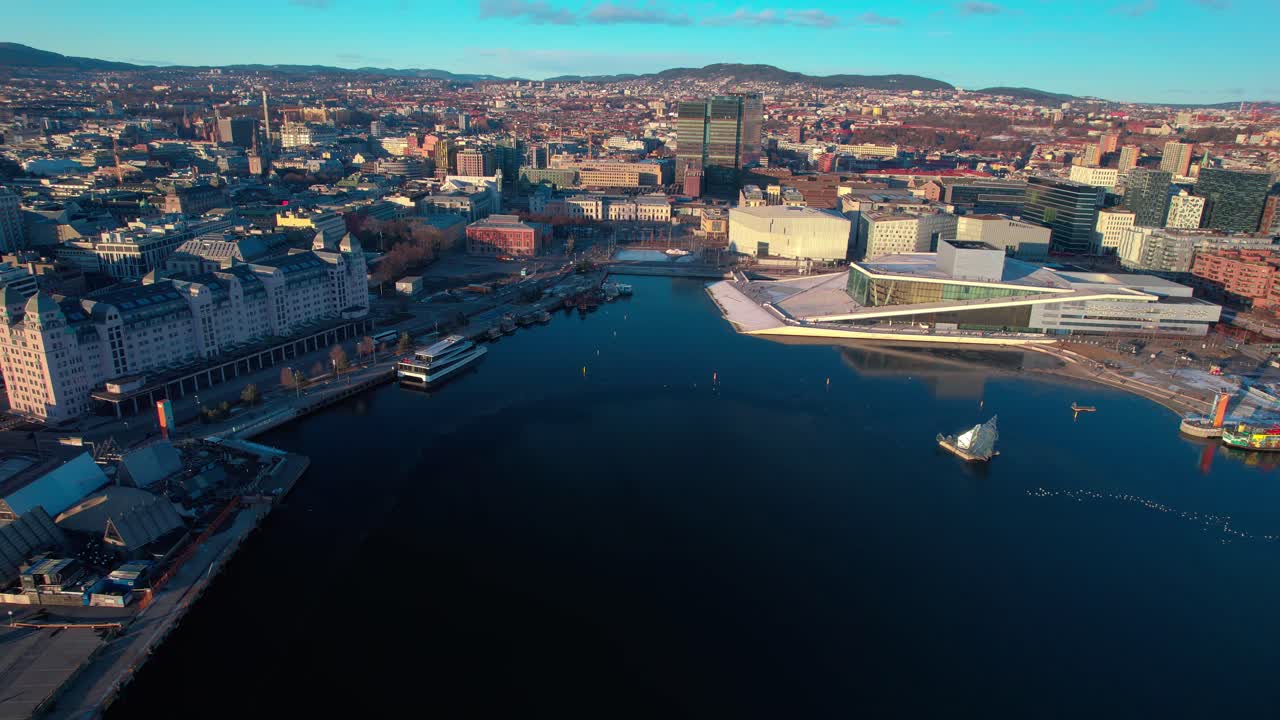 vista aérea del teatro de la ópera de oslo ubicado en el barrio de bjorvika