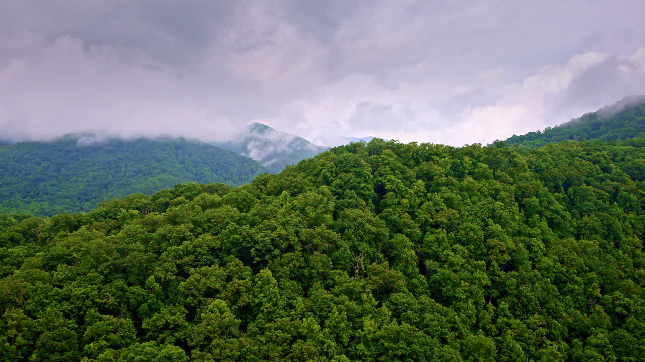 Majestic drone view of the Great Smoky atmosphere.