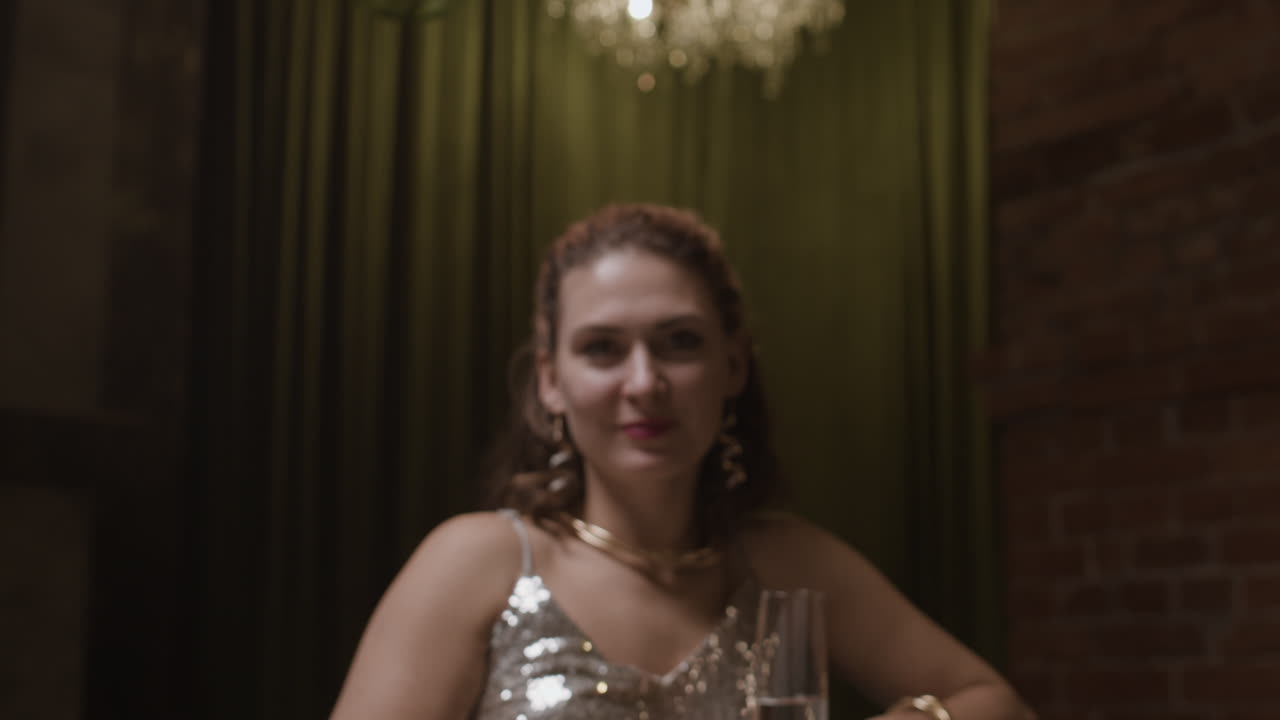 식당에 있는 여자