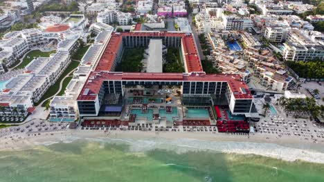 Pullback-Shot-From-Playa-Del-Carmen-Front-Sea-View,-Mexico