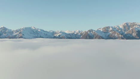 Drohne-Fliegt-über-Wolken-In-Wanaka