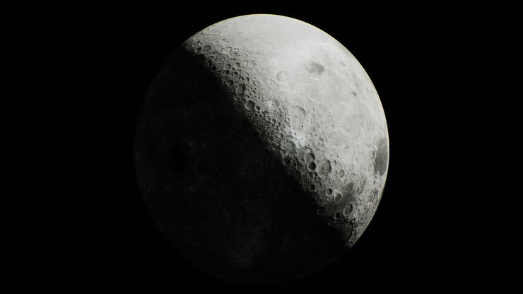 Lua crescente brilhante nascendo em um céu escuro, mostrando suas crateras