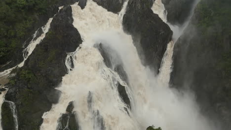 Inundaciones-Durante-La-Temporada-De-Lluvias-En-La-Cascada-Barron-Falls-En-El-Extremo-Norte-De-Queensland,-Cairns