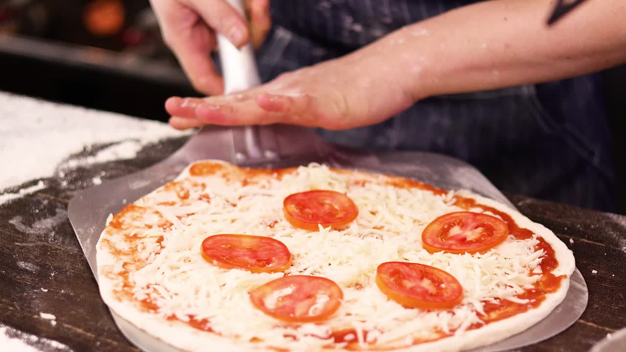 아오  랜드마크 시장에서 피자를 만드는 것