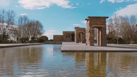 templo de debod en el parque oeste de madrid - el templo de debod