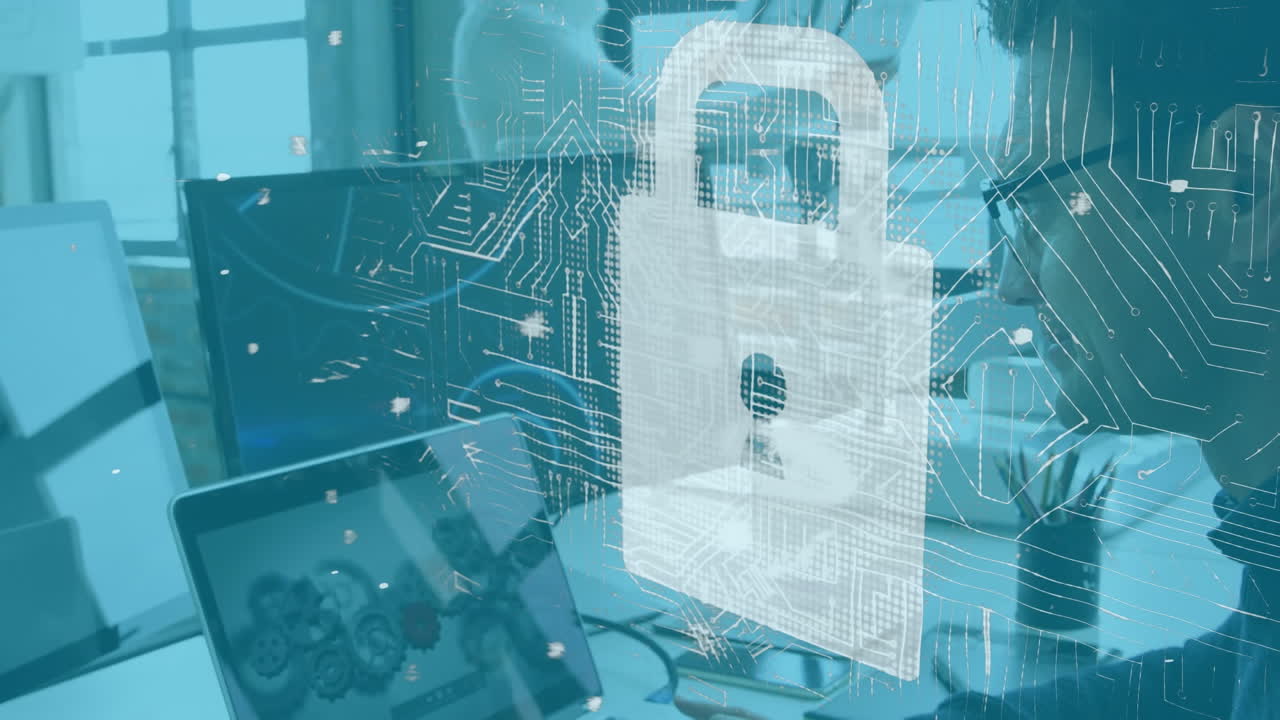 animación del procesamiento de datos sobre un hombre de negocios que usa una computadora portátil