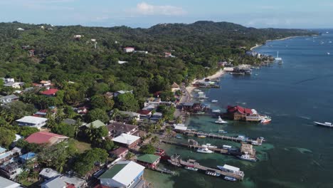 Luftüberflug:-Roatan,-Honduras,-Tourismusziel-Im-Karibischen-Meer