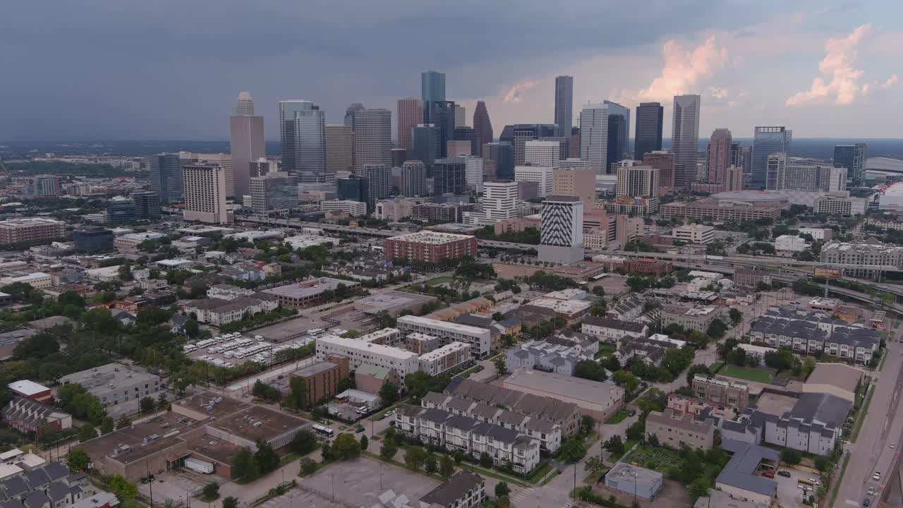 Vista aerea di case di lusso di nuova costruzione vicino al centro di Houston e all'area circostante