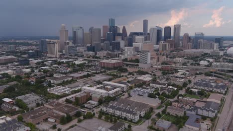 Vista-Aérea-De-Casas-Prósperas-Recién-Construidas-Cerca-Del-Centro-De-Houston-Y-Sus-Alrededores