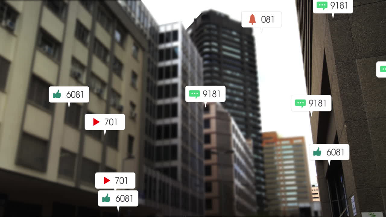 Animação de ícones de redes sociais e números em banners sobre uma paisagem urbana.