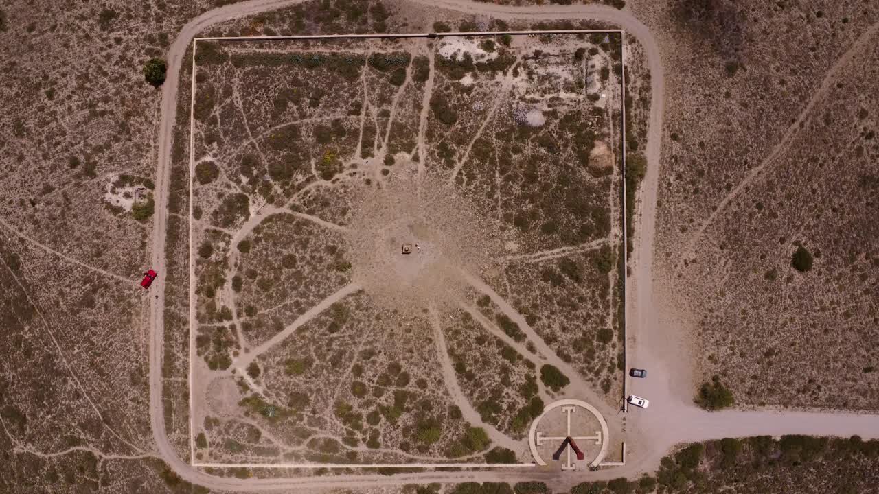 에콰도르, 세로 카테킬라, 지구의 적도 중앙으로 날아가는 공중 탑뷰