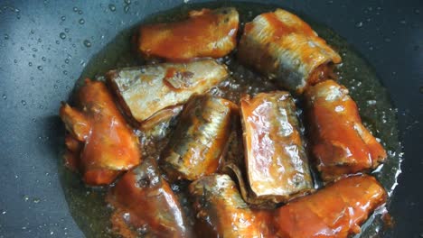 canned sardines in fried soy sauce