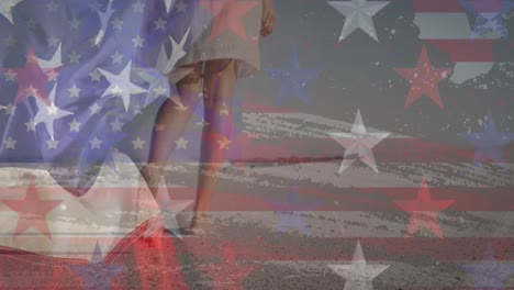Animation-Der-US-Flagge-über-Den-Beinen-Einer-Kaukasischen-Frau,-Die-Am-Strand-Spaziert