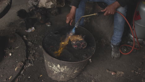 Hombre-Africano-Quemando-La-Carne