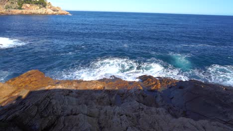 playa europea en españa mediterranea mar en calma azul turquesa begur costa brava ibiza