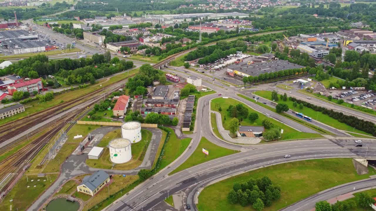 도로와 함께 klaipeda의 산업 지역, 항공 드론 뷰