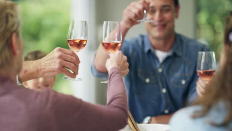 Prost-Auf-Ein-Gelungenes-Mittagessen