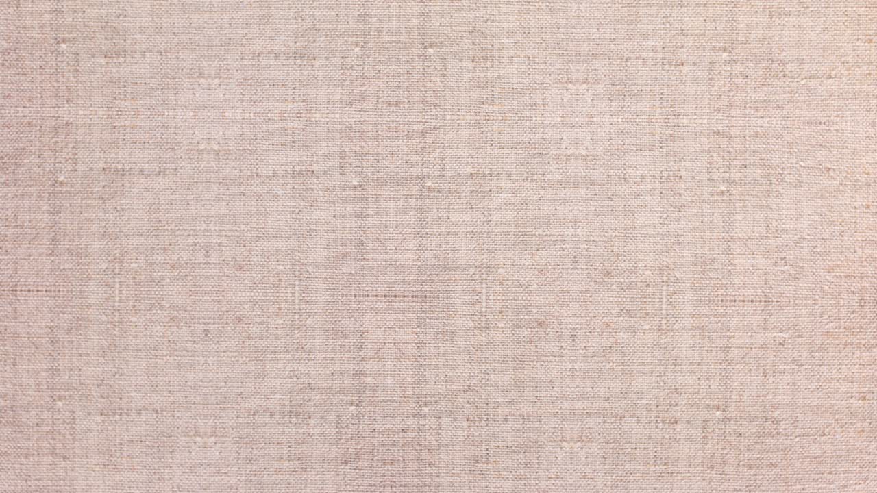 las verduras y frutas orgánicas aparecen en la parte superior de la mesa.