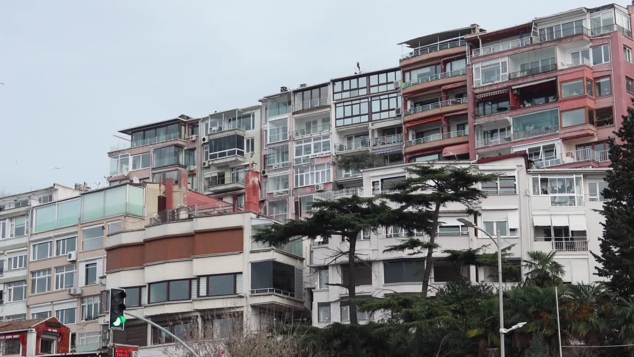 이스탄불 시의 주거 건물의 낮은 각도 뷰