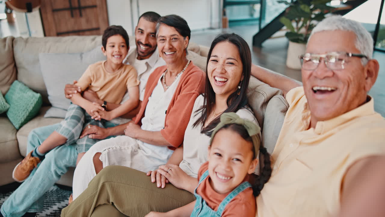 행복한 다세대 가족 초상화