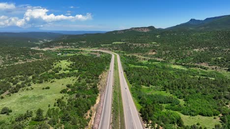 Carretera-Escénica-A-Través-De-Las-Montañas-Rocosas-En-Colorado