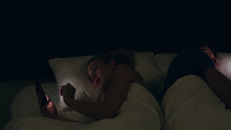 cuando la tecnología moderna invade un matrimonio