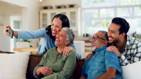 Selfie,-Familia-Y-Pareja-Con-Padres-Ancianos