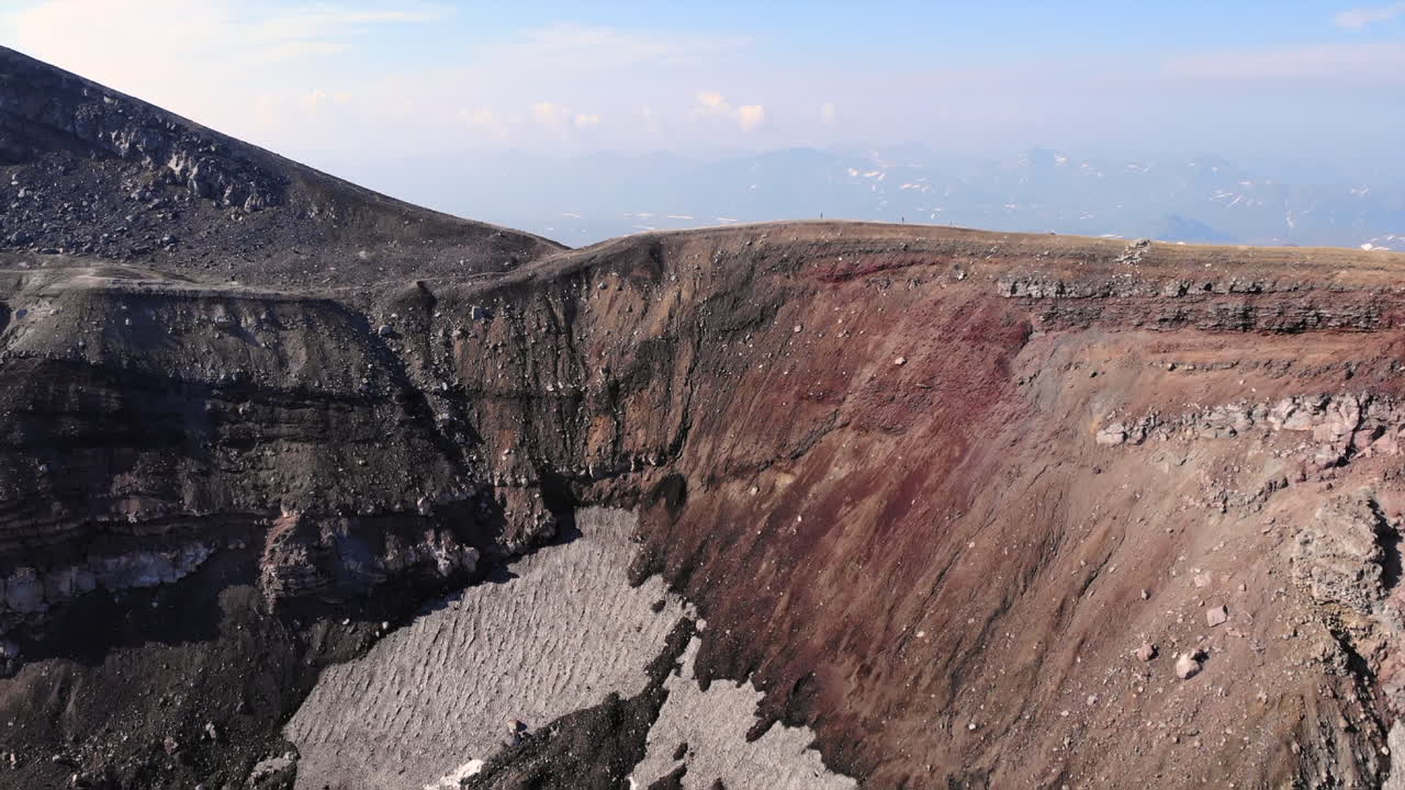 화산 크레이터 공중 사진