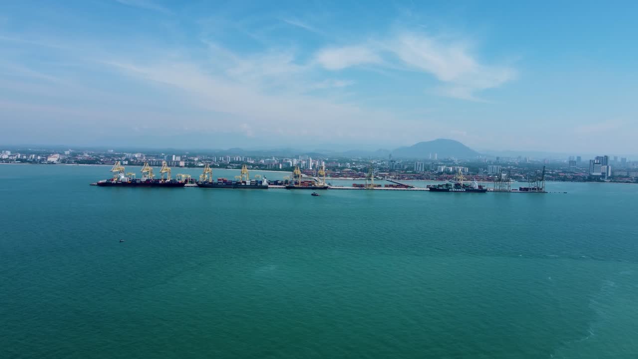 페 ⁇  항구 (port of penang) 는 말레이시아 페 ⁇  주 내의 심해 항구이다.