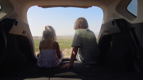 Kids-taking-a-break-with-tea-during-the-road-trip