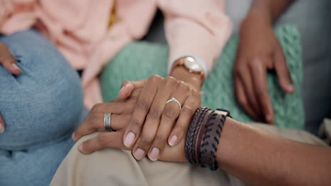 empatía, apoyo y una pareja cogida de la mano