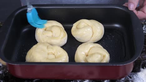 formamos y asamos pasteles de masa.
