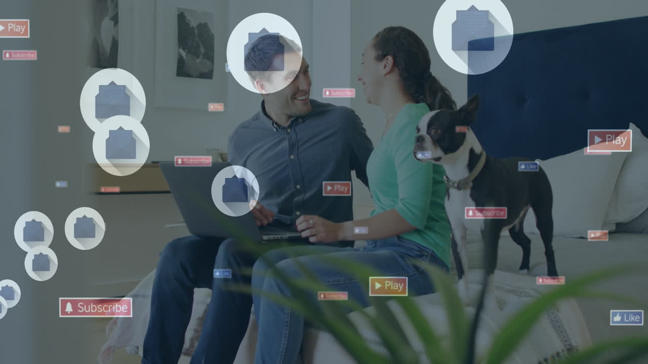 animación de iconos sobre una pareja caucásica usando una computadora portátil