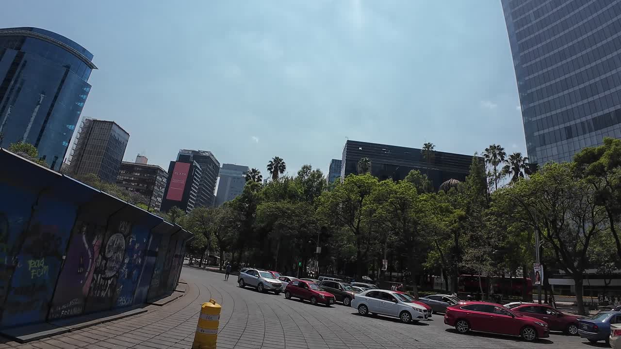 Cycling through the Modern Cityscape of Mexico City