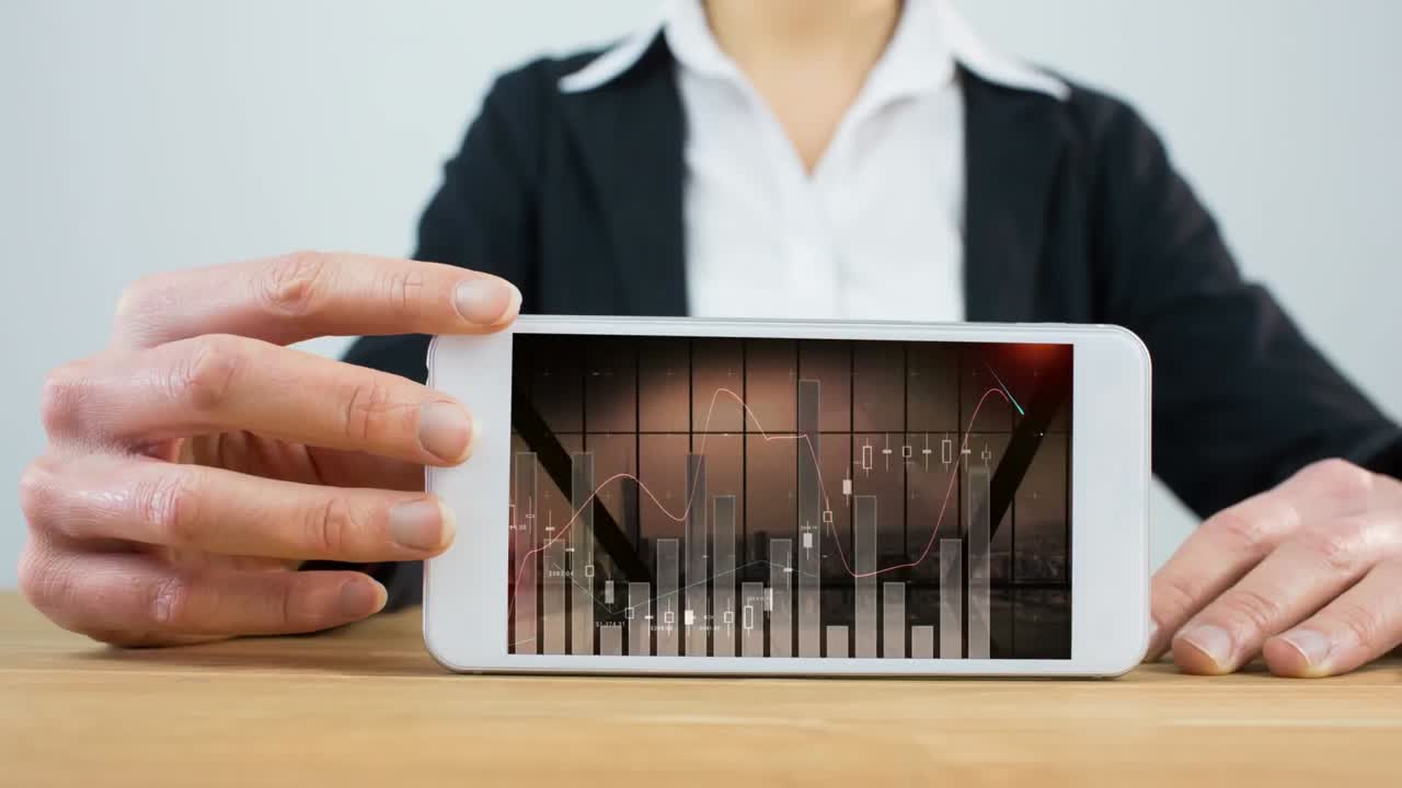 디지털 태블릿 화면에서 스크롤되는 비즈니스 그래프의 디지털 애니메이션 4k