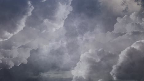 View-of-thunderstorms-when-the-weather-changes